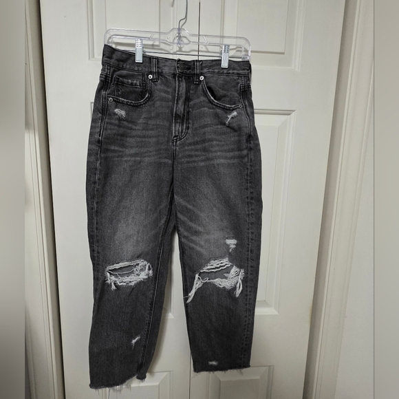 American Eagle Mom Jean Distressed Denim Size 6 xshort - Picture 1 of 10